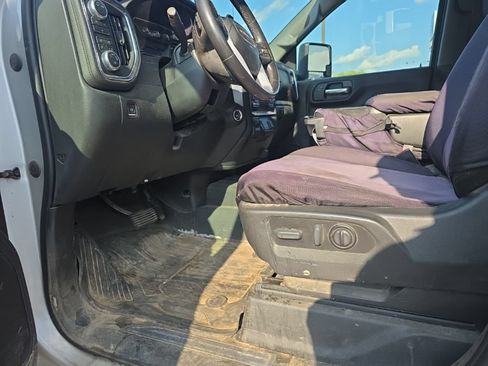 Used 2022 GMC Sierra 2500 SLE w/ SLE Value Package; AWD/4WD image 9