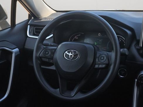 Used 2025 Toyota RAV4 XLE AWD/4WD image 18