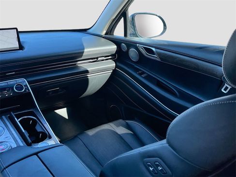 Used 2022 Genesis GV80 2.5T w/ Prestige Package 05 image 25