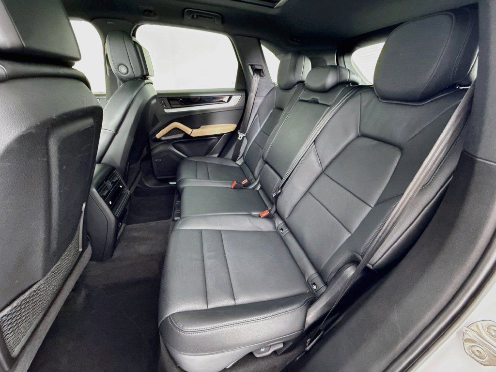 Certified 2024 Porsche Cayenne AWD/4WD image 24