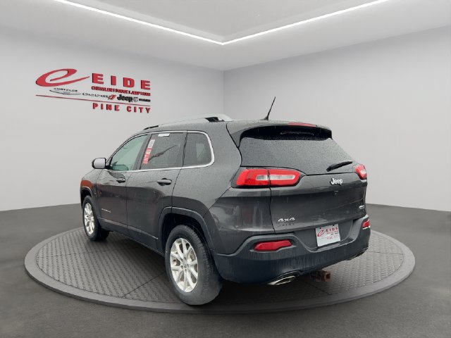 Used 2015 Jeep Cherokee Latitude w/ Cold Weather Group AWD/4WD image 7