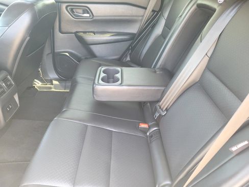 Used 2025 Nissan Rogue SV w/ SV Premium Package FWD image 17