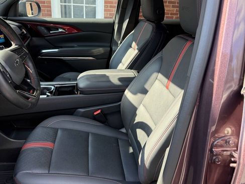 Used 2025 Chevrolet Traverse RS w/ LPO, Floor Liner Package AWD/4WD image 7