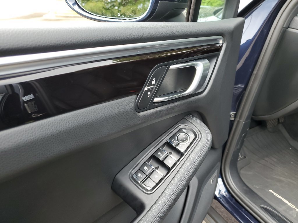 Used 2021 Porsche Macan AWD/4WD image 17