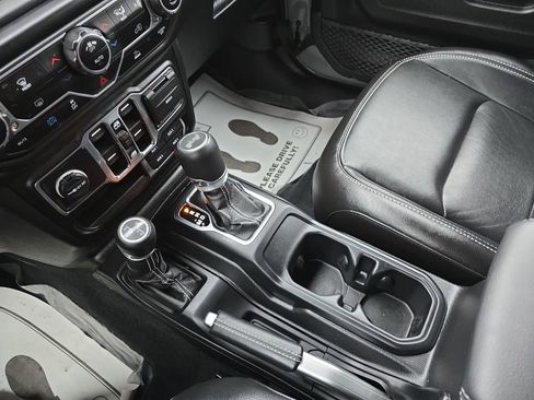 Used 2023 Jeep Wrangler Unlimited Sahara image 30