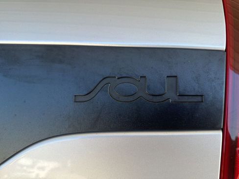 Used 2020 Kia Soul S image 24