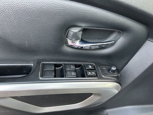 Used 2023 Nissan Titan SV image 14