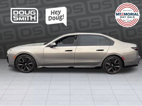 Used 2023 BMW 760i xDrive w/ Luxury Rear Seating Package AWD/4WD image 2