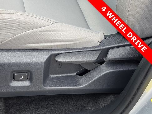 Used 2025 Toyota Tacoma SR5 AWD/4WD image 14
