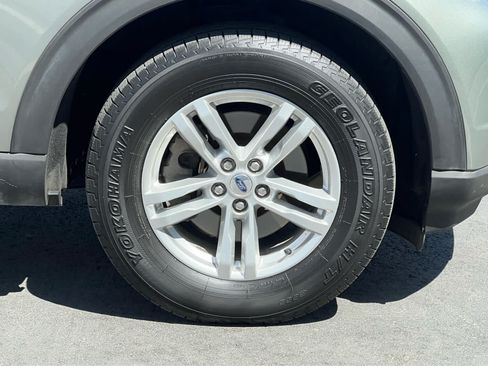 Used 2020 Ford Explorer XLT w/ Equipment Group 202A AWD/4WD image 16