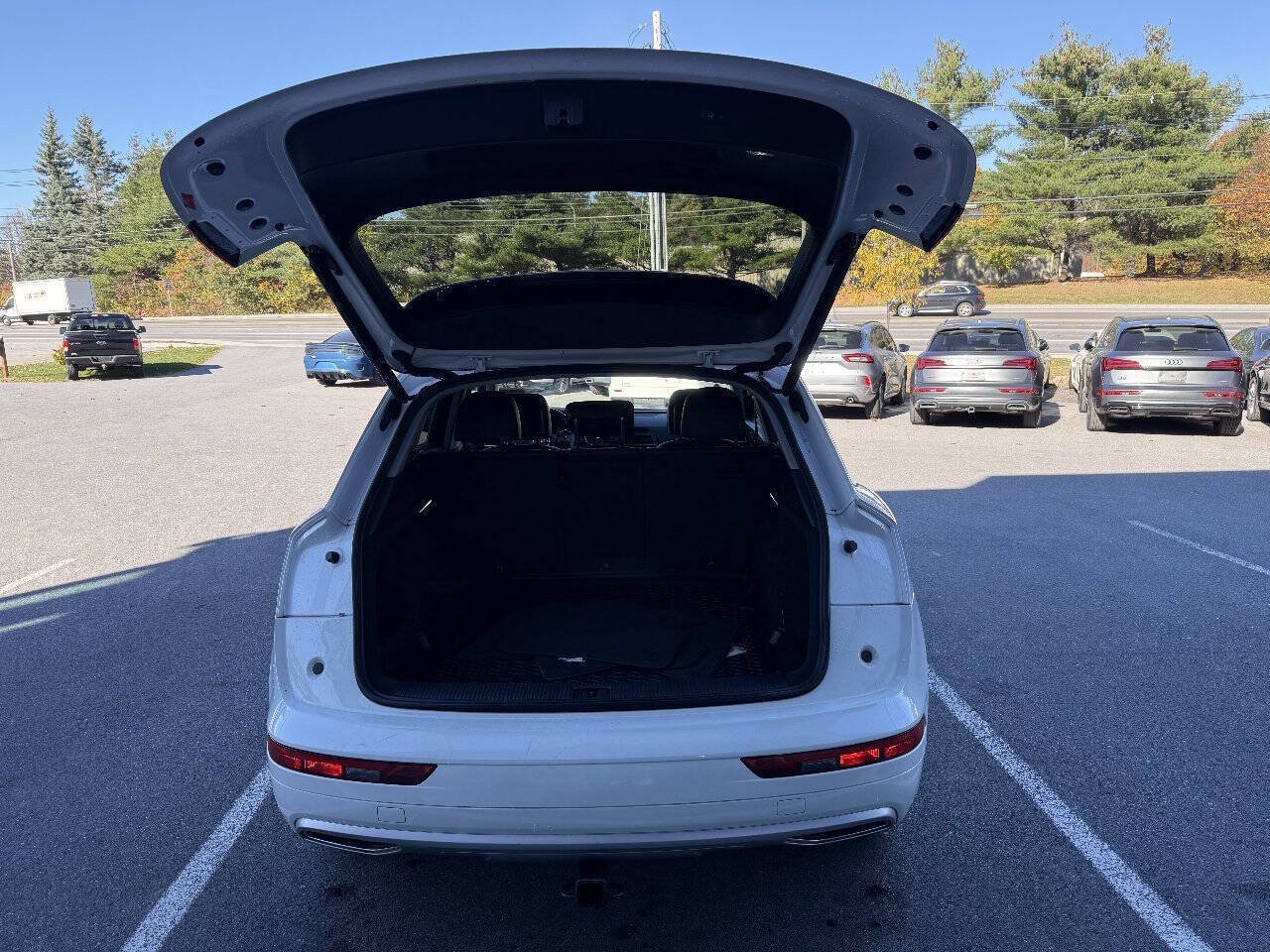 Used 2019 Audi Q5 2.0T Premium w/ Convenience Package AWD/4WD image 10