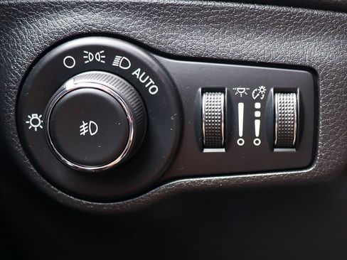 Used 2020 Jeep Compass Limited FWD image 41