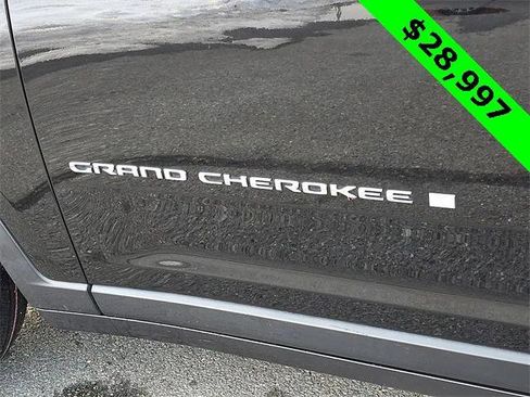 Certified 2023 Jeep Grand Cherokee Laredo image 30