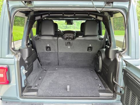 Used 2026 Jeep Wrangler Unlimited Rubicon w/ Safety Group AWD/4WD image 18