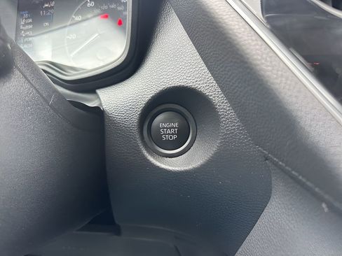 Used 2025 Toyota Corolla Cross LE image 19