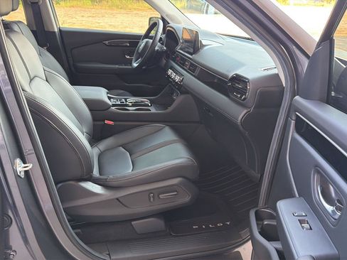 Used 2025 Honda Pilot EX-L image 13