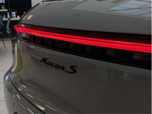 Used 2021 Porsche Macan S image 35