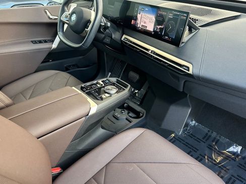 Used 2023 BMW iX xDrive50 image 17