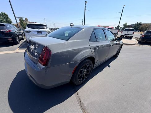 Used 2019 Chrysler 300 S AWD/4WD image 4