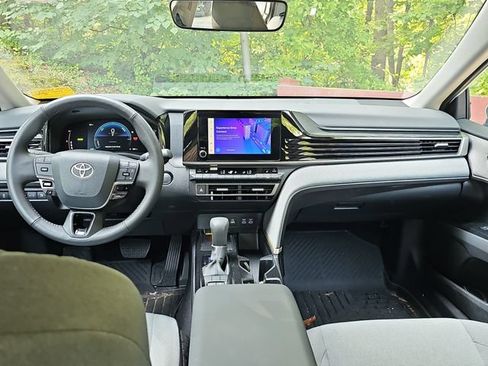 Used 2025 Toyota Camry LE w/ Convenience Package AWD/4WD image 18