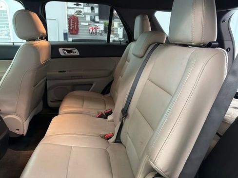 Used 2015 Ford Explorer XLT w/ Equipment Group 202B AWD/4WD image 17