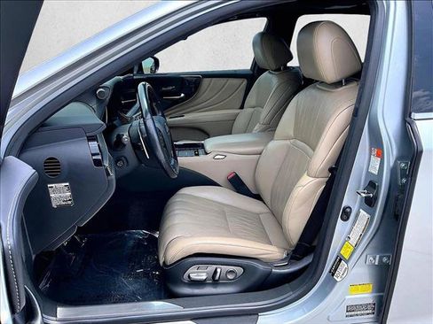 Used 2022 Lexus LS 500 w/ Interior Upgrade Package RWD image 27