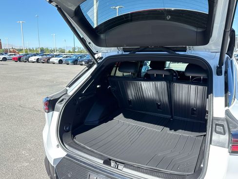 Used 2024 Chevrolet Equinox EV LT AWD/4WD image 15