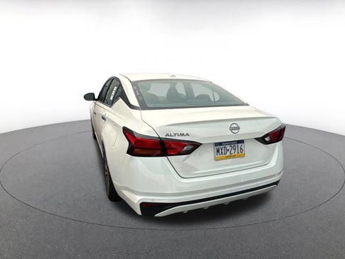 Used 2025 Nissan Altima 2.5 SV FWD image 8