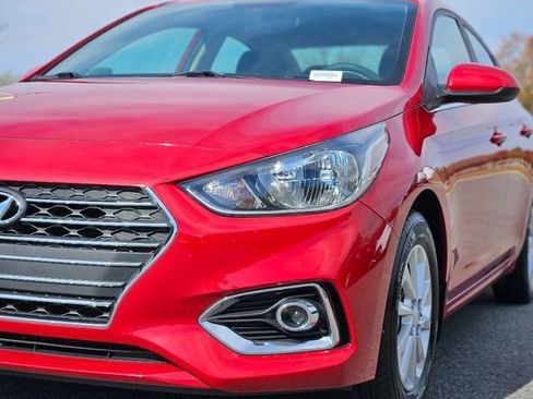 Used 2022 Hyundai Accent SEL image 9