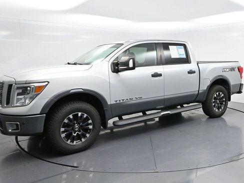 Used 2018 Nissan Titan PRO-4X w/ Pro-4x Convenience Package AWD/4WD image 3
