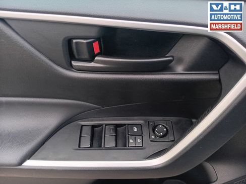 Used 2025 Toyota RAV4 LE AWD/4WD image 13