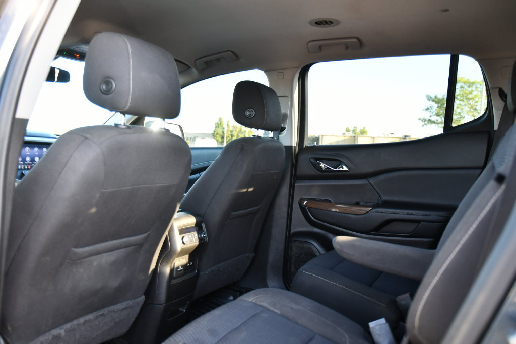 Used 2020 GMC Acadia SLE w/ Driver Convenience Package FWD image 19