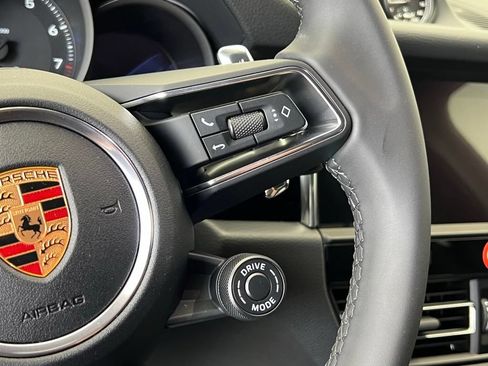 Used 2026 Porsche Macan AWD/4WD image 9