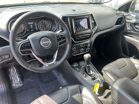 Used 2020 Jeep Cherokee Latitude Plus AWD/4WD image 13