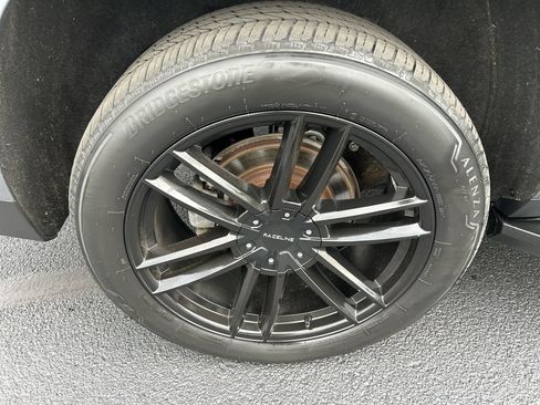 Used 2021 Chevrolet Suburban High Country AWD/4WD image 9