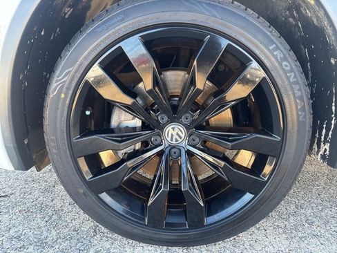 Used 2021 Volkswagen Tiguan SE R-Line image 26