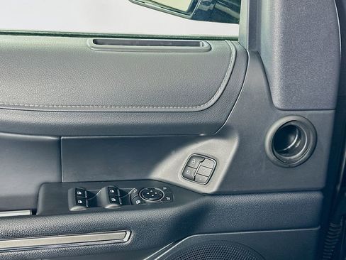 Used 2024 Ford Expedition XLT image 18