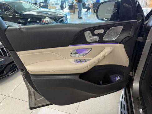 Used 2020 Mercedes-Benz GLS 450 4MATIC image 9