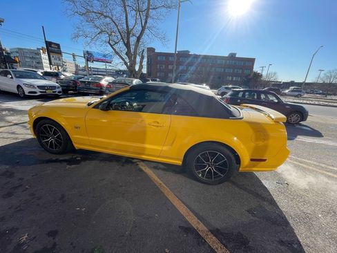 Used 2005 Ford Mustang GT Premium image 8