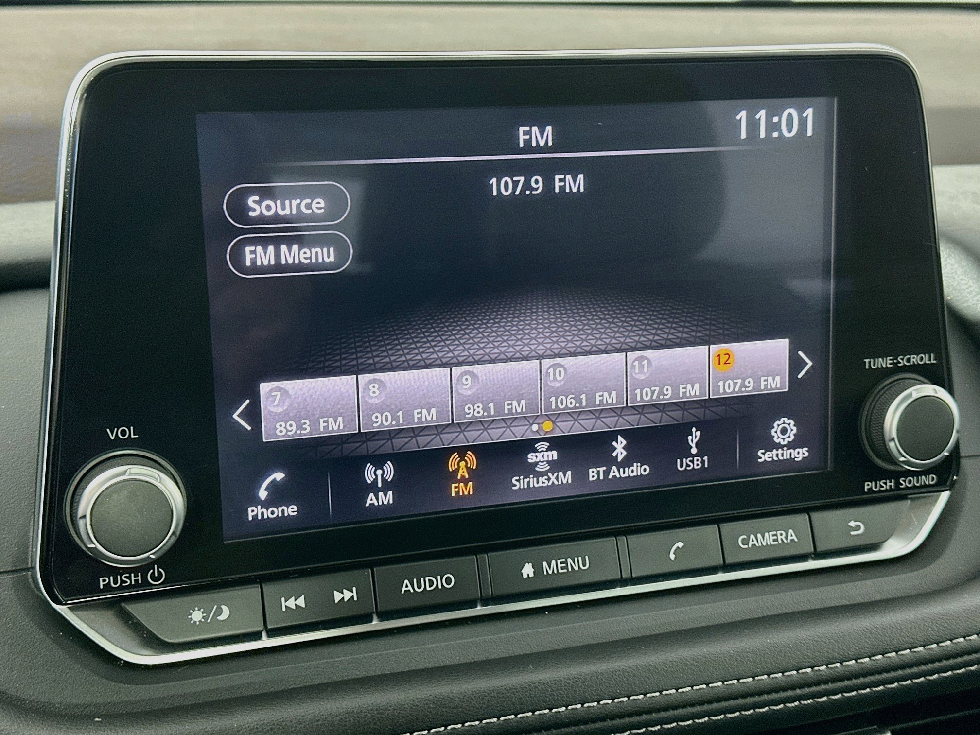 Used 2023 Nissan Rogue SV FWD image 21