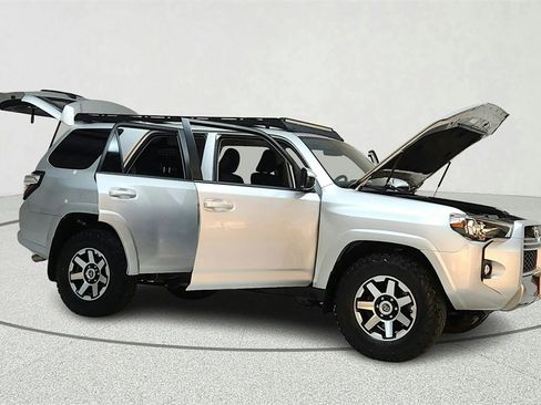 Used 2018 Toyota 4Runner TRD Off-Road image 12