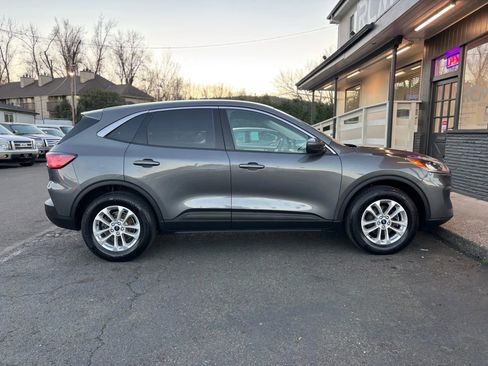 Used 2021 Ford Escape SE image 5