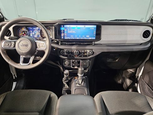 Used 2024 Jeep Wrangler Unlimited Sahara AWD/4WD image 10