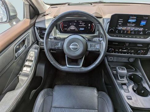 Used 2022 Nissan Rogue Platinum w/ Head-Up Display Package FWD image 18