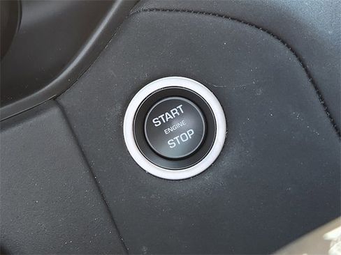 Used 2025 Land Rover Range Rover Velar Dynamic SE image 20