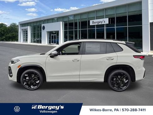 New 2026 Volkswagen Tiguan SE R-Line AWD/4WD image 8