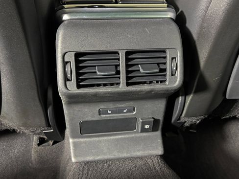 Used 2019 Land Rover Range Rover Velar R-Dynamic SE image 33