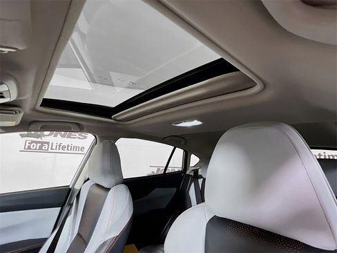 Used 2023 Subaru Crosstrek 2.5i Limited w/ Moonroof Package image 11