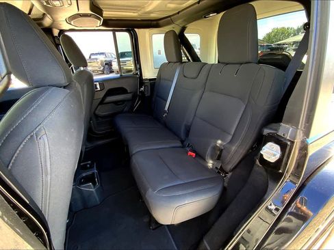Used 2019 Jeep Wrangler Unlimited Sahara image 19