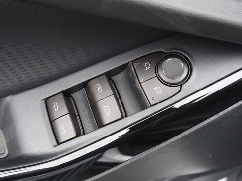 New 2026 Chevrolet Equinox LT w/ Convenience Package II FWD image 18